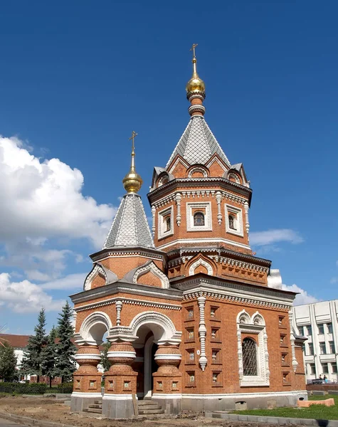 亚历山大·涅夫斯基教堂在夏天。雅罗斯拉夫尔 — 图库照片