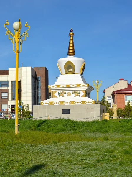 Avstämning mur bruk på O.I. Gorodovikov Square. Elista, Kalmykia — Stockfoto