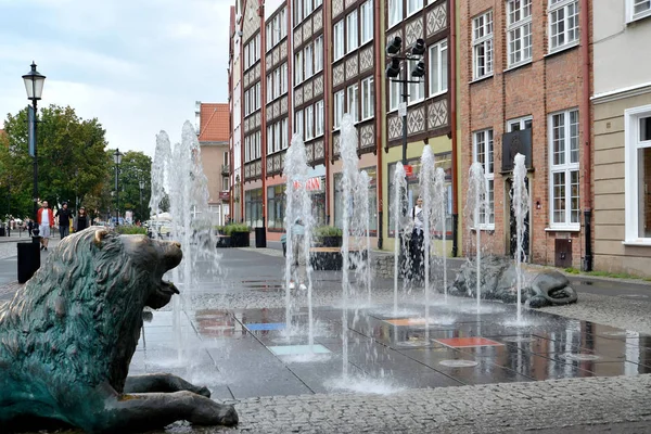Gdaňsk, Polsko-24. srpna 2018: toky fontány čtyř čtvrtin — Stock fotografie