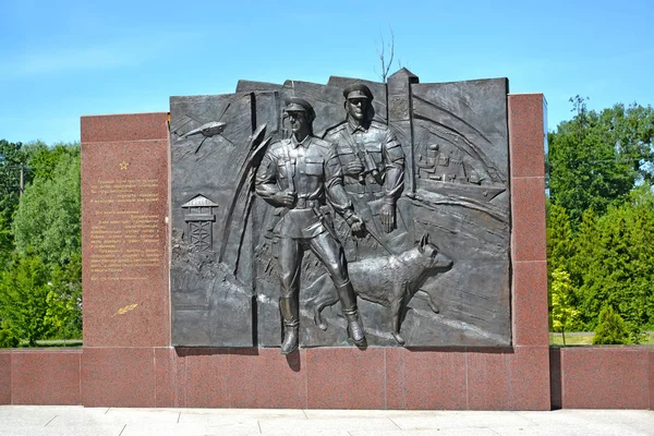 KALININGRAD, RÚSSIA - JUNHO 24, 2019: Fragmento de um complexo memorial escultórico a "Guardas de fronteira de todas as gerações " — Fotografia de Stock