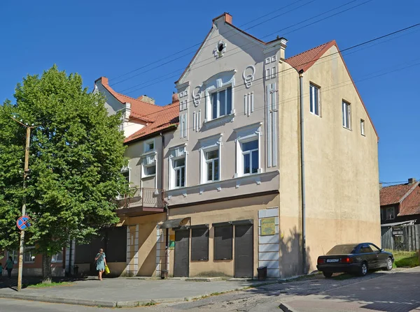 Slavsk, Rusland-22 juni 2019: het historische gebouw aan de Sovetskaya straat. Regio Kaliningrad — Stockfoto