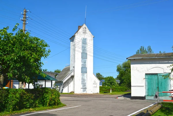 消防隊の領土にある古い観測塔。スラブスク(カリーニングラード)地域 — ストック写真