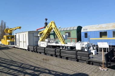 Kaliningrad, Rusya - 14 Nisan 2019: Demiryolu pres vinç modeli T 403. Kaliningrad demiryolu tarih müzesi