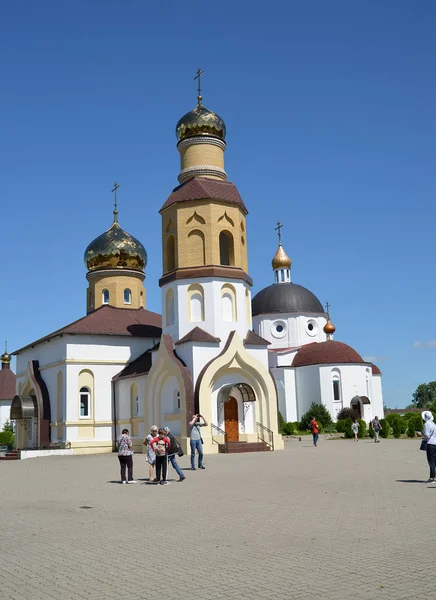 俄罗斯加里宁格勒地区 - 2019年6月22日：纪念三重奏前间谍的寺庙。神圣和埃利萨维金斯基会议 — 图库照片