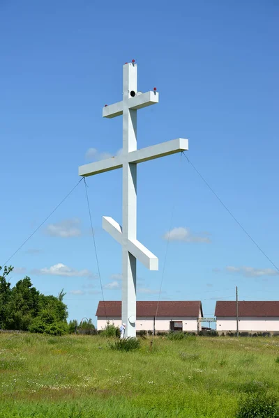 Bow cross in the territory of Sacred and Elisavetinsky convent. Kaliningrad region — Stock Photo, Image