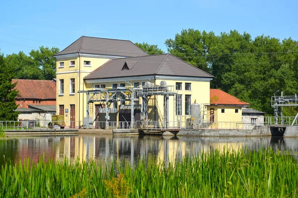 Özerskaya hidroelektrik santralinin makine dairesi binası. Ozersk, Kaliningrad bölgesi — Stok fotoğraf