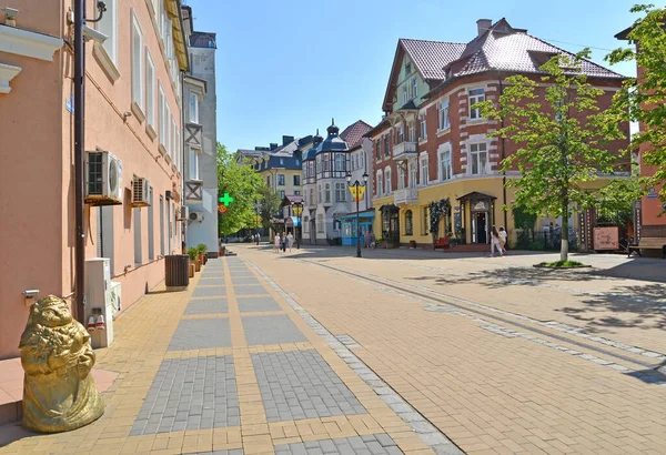ZELENOGRADSK, RUSSIA - 25 Haziran 2020: Güncellenmiş Resort Bulvarı bir yaz günü görüntülenir. Kalininingrad bölgesi