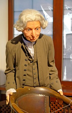 KALININGRAD, RUSSIA - 08 Temmuz 2020: Dünya Okyanusu Müzesi 'nin sergisinde Immanuel Kant' ın Balmumu heykeli