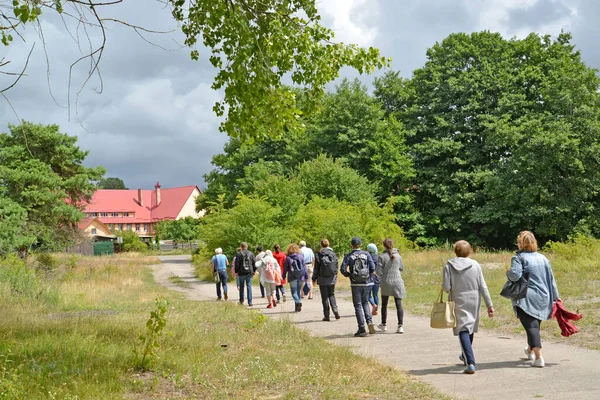 Baltiysk Russia Temmuz 2020 Türbin Binasına Giden Yolda Bir Grup — Stok fotoğraf