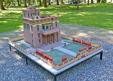 KALININGRAD, RUSSIA - 06 Ağustos 2020: St. Petersburg 'daki Datsan Gunzechoinei Budist Kilisesi. South Park 'ın yerleşimi. Minyatür Park 