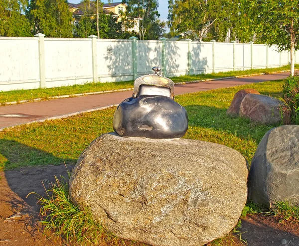 Petrozavodsk Russia Lipiec 2012 Rzeźba Torebka Szczęścia Nabrzeżu Onega Letni — Zdjęcie stockowe