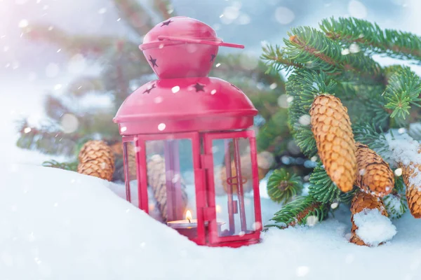 Lucerna Svíčkou Sníh Vánoční Pozadí — Stock fotografie