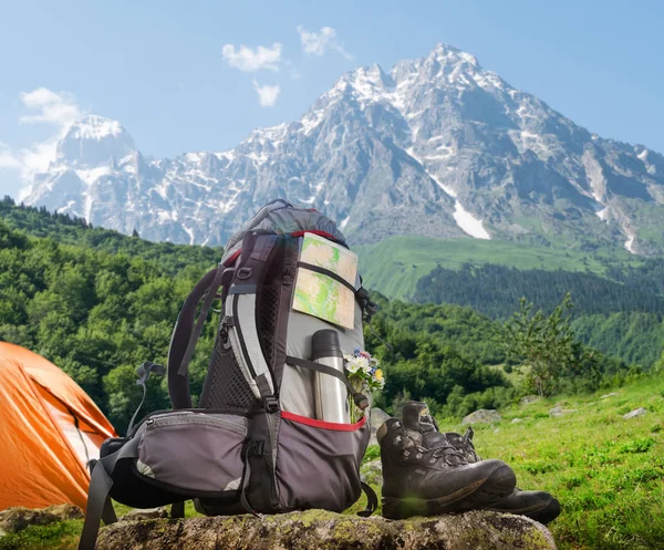 Hiking Ekipman Dağları Nda Kamp Çadırı — Stok fotoğraf