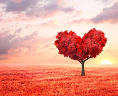 Kırmızı kalp şeklinde ağacında, fantezi yatay