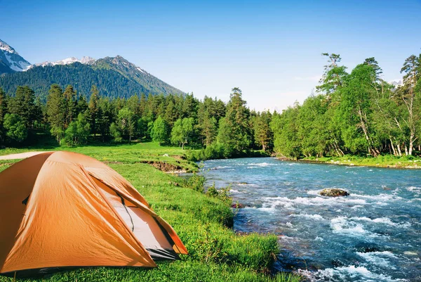 Camping in mountains — Stock Photo, Image