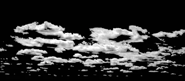 Απομονωμένα λευκά σύννεφα πάνω από το μαύρο φόντο ρεαλιστικό σύννεφο — Φωτογραφία Αρχείου