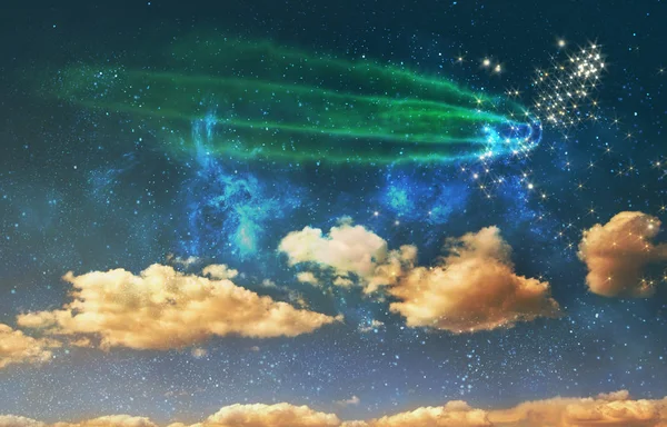 星、彗星、雲を持つ夜空の背景 — ストック写真
