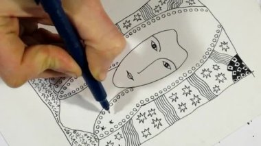 Bir jel kalem ile çizim işlemi. Sembolik grafikler, karalama, zentangle, zenart. Video sanat grafikleri. 