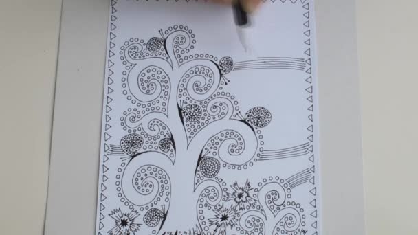 Il Processo Di Disegnare Unimmagine Artistica è Lalbero Della Vita Disegnare Con La Penna Gel O Un Pennarello Video
