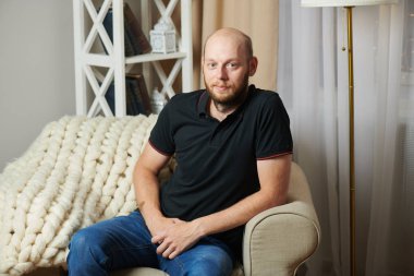 adam Slav görünüm yakışıklı erkek model genç bir adam