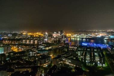 Hamburg şehir manzarası gece