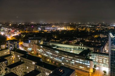 Hamburg şehir manzarası gece