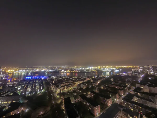 Hampurin Kaupunkimaisema Yöllä — kuvapankkivalokuva