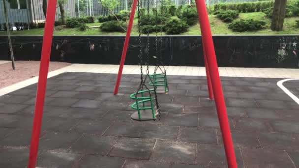 Parque Infantil Con Juguetes Columpios — Vídeos de Stock