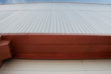 büyük kepenkli fabrika kapısı 