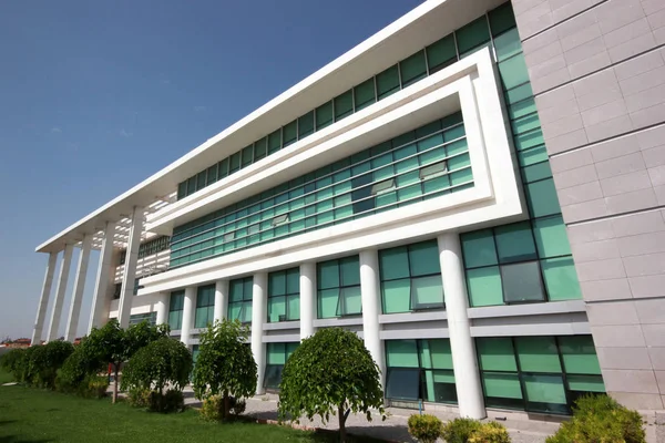 Modern cam ofis mimarisi