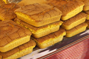 Taze pişmiş mısır ekmeği