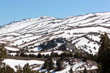 kar kaplı dağlar arka plan