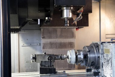 CNC freze iş başında
