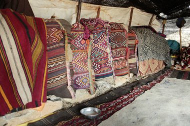 El dokuma yün çuval