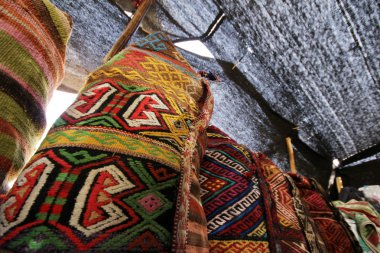 El dokuma yün çuval