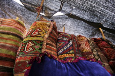 El dokuma yün çuval