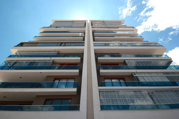 Moderno Edifício Apartamentos Varanda — Fotografia de Stock