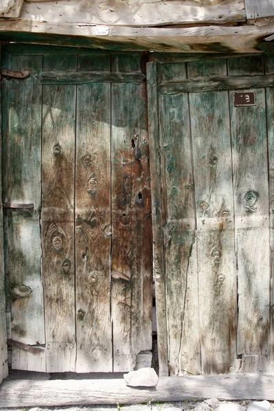 Velha Porta Madeira Weathered — Fotografia de Stock