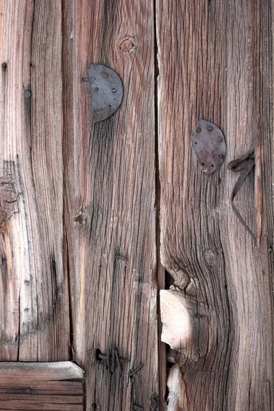 古い天気の木製のドア — ストック写真