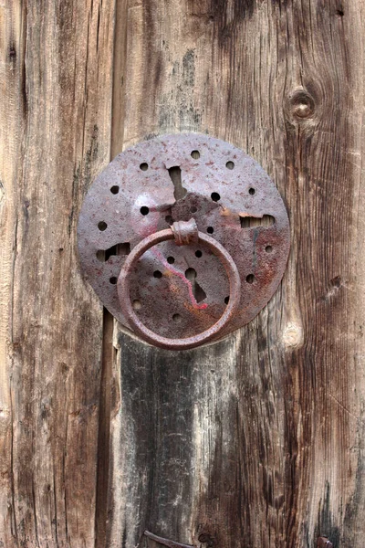 Yıpranmış Eski Ahşap Kapı — Stok fotoğraf