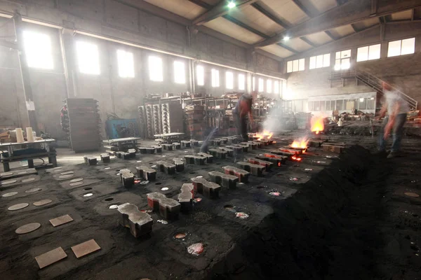 Workers Foundry Melting Furnace — Stock Photo, Image