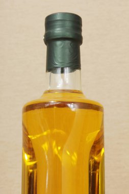 Zeytinyağı şişesi yakın çekim