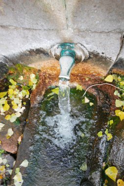 Taş dağ su çeşme