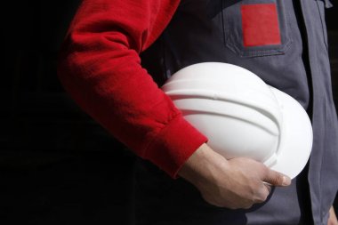 üretim alanı, kask ve işçi