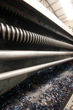 Torna makine üzerinde metal tıraş