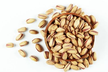 Tuzlanmış kavrulmuş antep fıstığı yığını