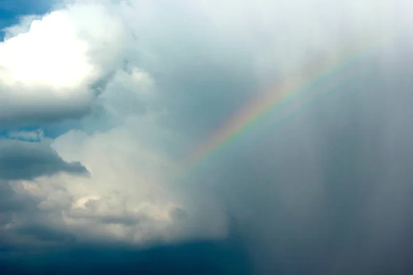 Blå Himmel Regnbåge Molnen — Stockfoto