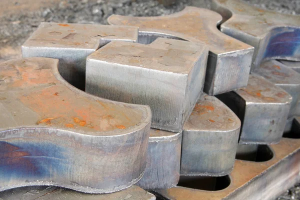 heavy metal molds in foundry