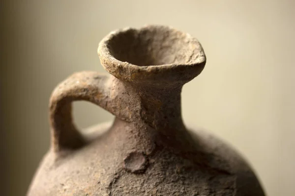 Antico Pentola Acqua Terra Sfondo Colore — Foto Stock