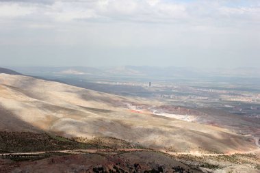 tepelerden konya şehrinin görünümü 